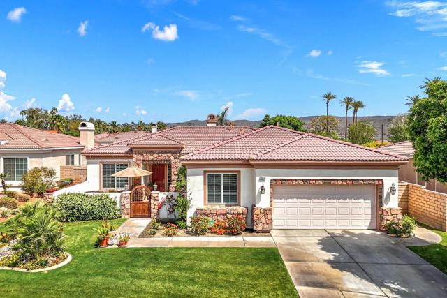 79976 Castille Drive, La Quinta CA: https://media.crmls.org/mediaz/90c257b2-7871-4bde-a64d-f23737d7ad48.jpg