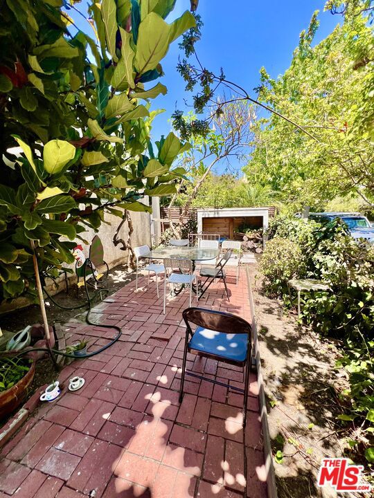 705 Superba Avenue photo 2