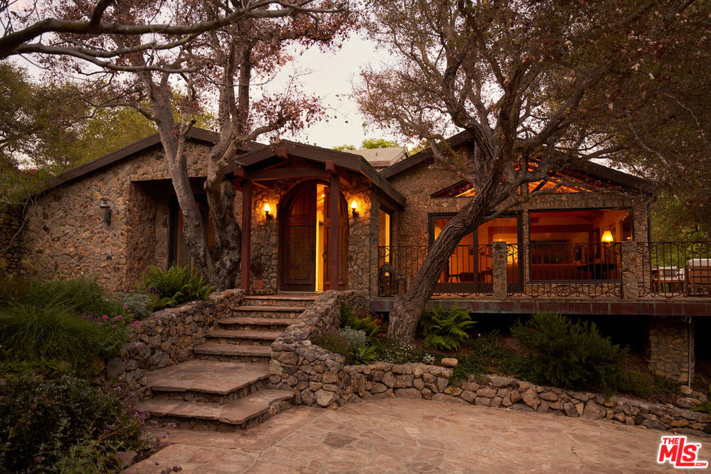 6208 Delaplane Road — architectural residence