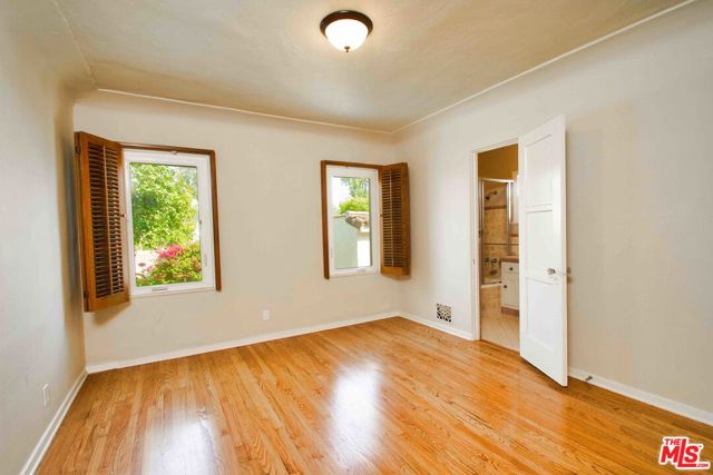 168 N DOHENY Drive, Beverly Hills CA: https://media.crmls.org/mediaz/90c37f0f-351a-4e34-aa5a-c6ab7a926c41.jpg