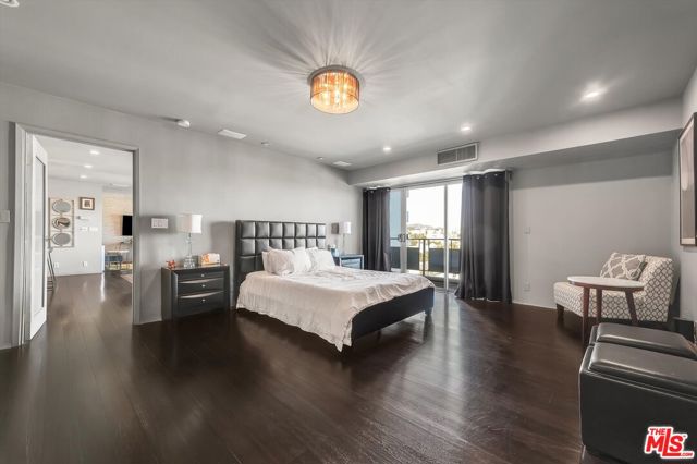 1155 N La Cienega Boulevard, West Hollywood CA: https://media.crmls.org/mediaz/90c3822f-4fa3-4ed4-9ff0-8b15b410b610.jpg