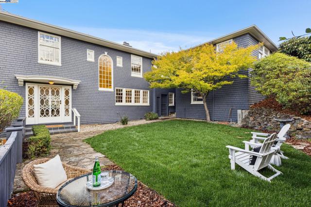 5811 Romany, Oakland CA: https://media.crmls.org/mediaz/90c38c58-e4b5-4c13-bf19-188dc83113d5.jpg