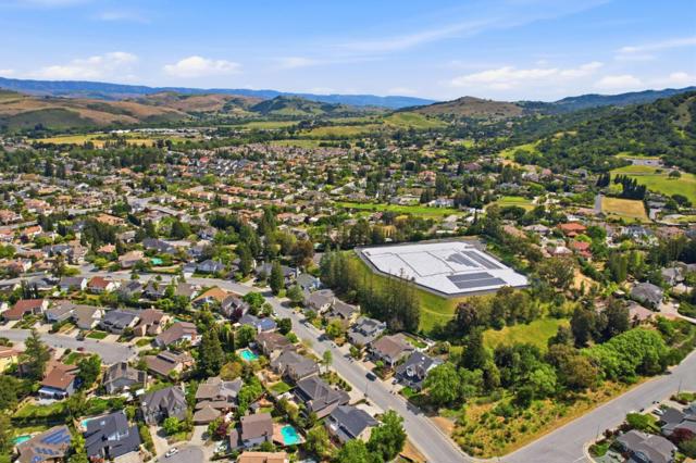 1129 Foxhurst Way, San Jose CA: https://media.crmls.org/mediaz/90c394ea-05f9-41fd-af07-91e7f47c8ae7.jpg