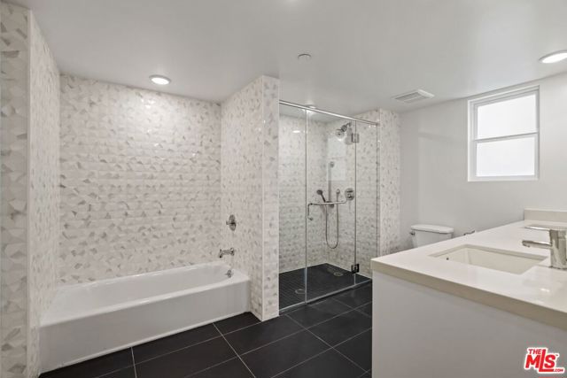 1223 Wellesley Avenue, Los Angeles CA: https://media.crmls.org/mediaz/90c39dbb-fd2e-4367-b042-0103ba830294.jpg