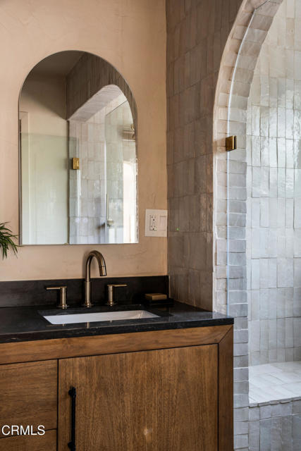 Detail Gallery Image 26 of 45 For 2917 Hillcrest Dr, Los Angeles,  CA 90016 - 4 Beds | 3 Baths