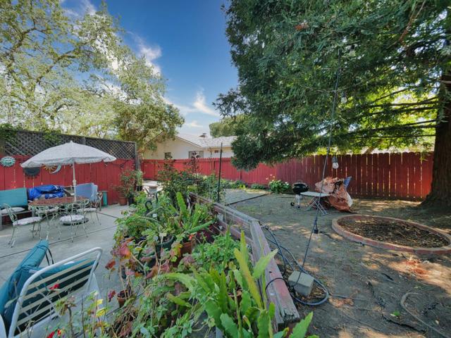 1105 Sanchez Way, Redwood City CA: https://media.crmls.org/mediaz/90c4e2c4-61f3-4153-af9d-dd87b03477a2.jpg