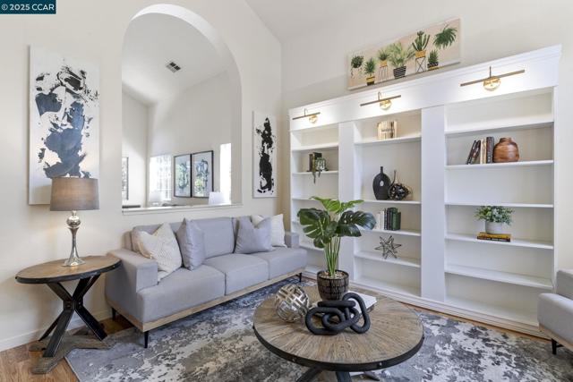 1015 Hidden Oak Ct, Concord CA: https://media.crmls.org/mediaz/90c571a1-3480-4cc5-8a4b-47dfd4d24acc.jpg