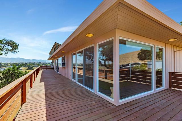 216 Enterprise Road, Hollister CA: https://media.crmls.org/mediaz/90c595b4-8f11-4d4f-9dc0-244ad2985b13.jpg