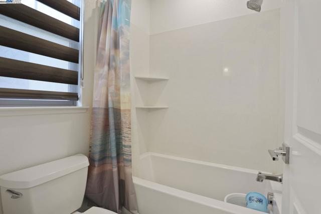 1205 S Ross Ct, Mountain House CA: https://media.crmls.org/mediaz/90c5c2ea-ce4b-40bb-8fd5-cc76ae7660fd.jpg