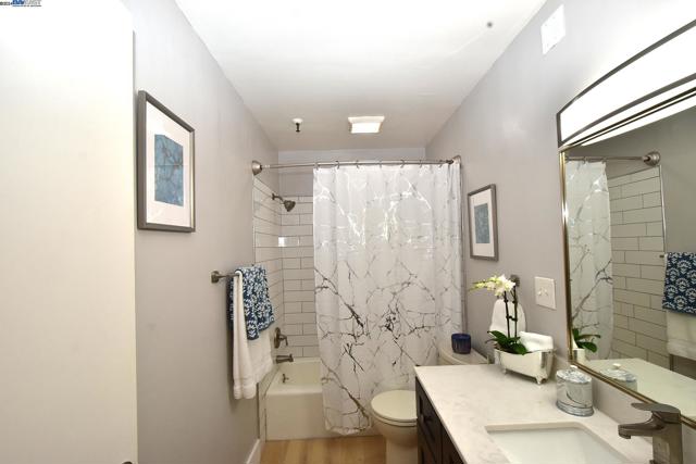 Image 31 of 38 For 303 Adams St  109