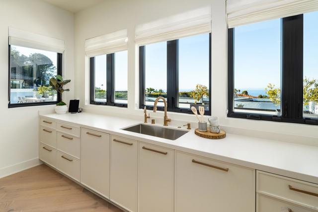 2365 Via Siena, La Jolla CA: https://media.crmls.org/mediaz/90c60965-6f92-4102-902e-215d0b383704.jpg