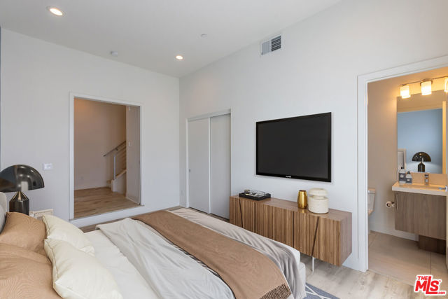 3309 Aria Lane, Los Angeles CA: https://media.crmls.org/mediaz/90c61e7a-8981-4acd-b945-34e3f8b1ad35.jpg