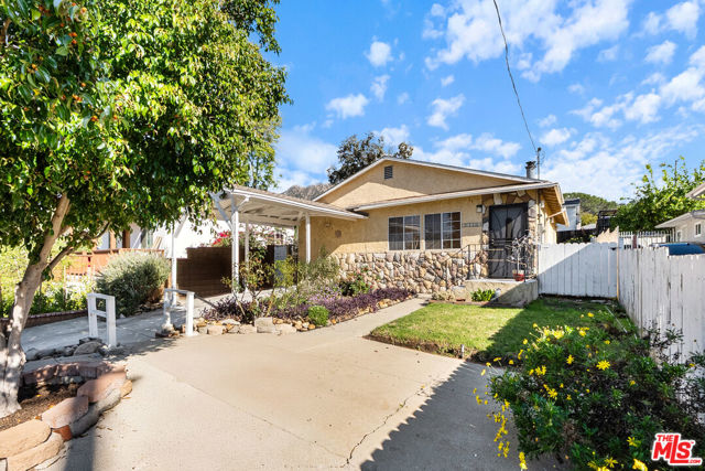 10626 Mountair Avenue, Tujunga CA: https://media.crmls.org/mediaz/90c62b9a-6d6b-4022-b725-bf18185f7b04.jpg
