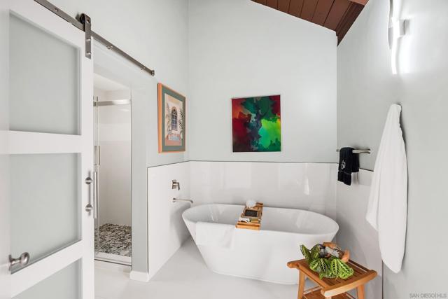 13414 Calle Colina, Poway CA: https://media.crmls.org/mediaz/90c6308e-328e-44be-87a5-dff02e55191b.jpg
