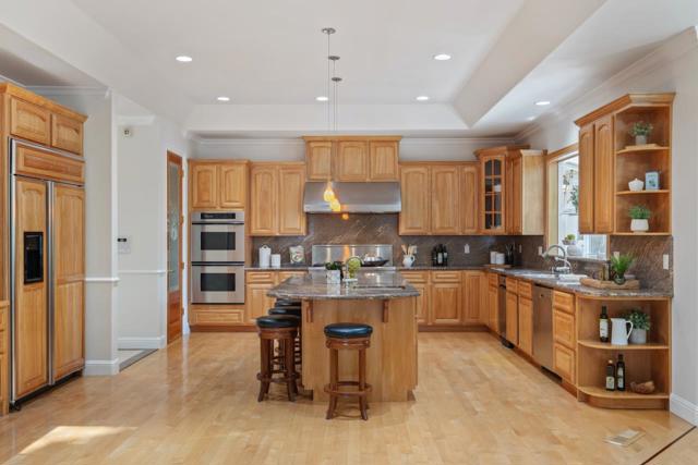 1018 Loma Prieta Court, Los Altos CA: https://media.crmls.org/mediaz/90c65d3f-84b2-45db-a442-b8b2cdd27b2c.jpg