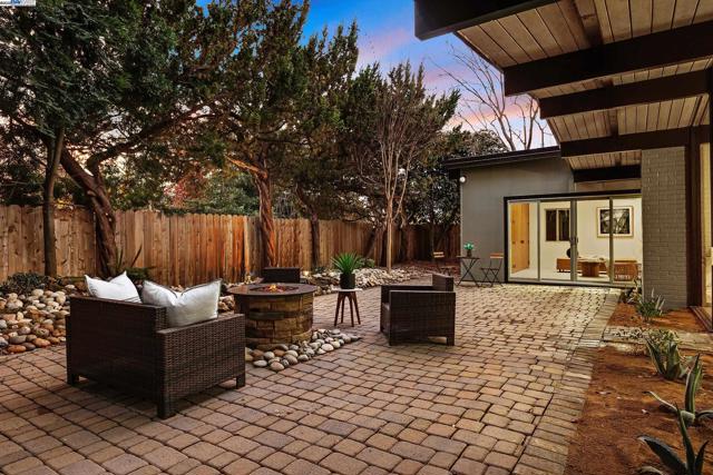 4004 Salem St, Concord CA: https://media.crmls.org/mediaz/90c7b92a-1962-4fb0-a9d4-909c64ce6d1c.jpg