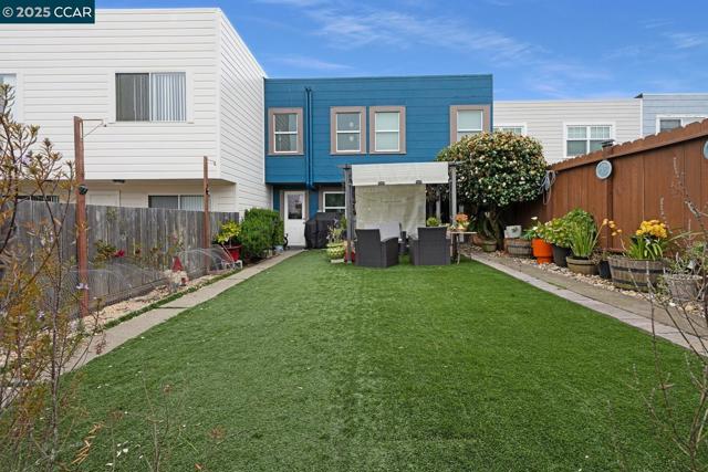 1923 28th Ave, San Francisco CA: https://media.crmls.org/mediaz/90c80af6-3dba-4b59-886a-5a0fdd3d9174.jpg