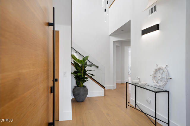 1520 Viewpoint Drive, Oxnard CA: https://media.crmls.org/mediaz/90c80cd4-8839-4940-8e6b-b9ddcc817fe4.jpg