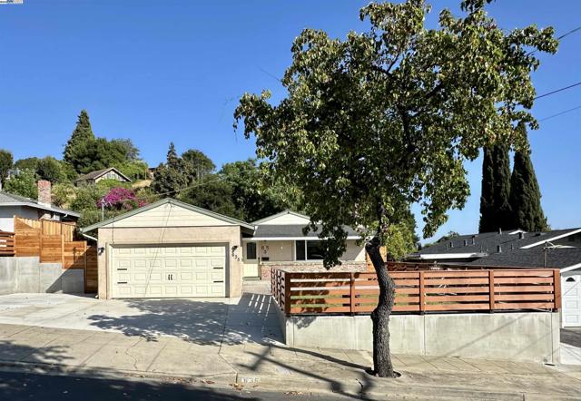 635 Janice Ave, Hayward CA: https://media.crmls.org/mediaz/90c9441e-8f12-49ef-81b4-470d6888564b.jpg