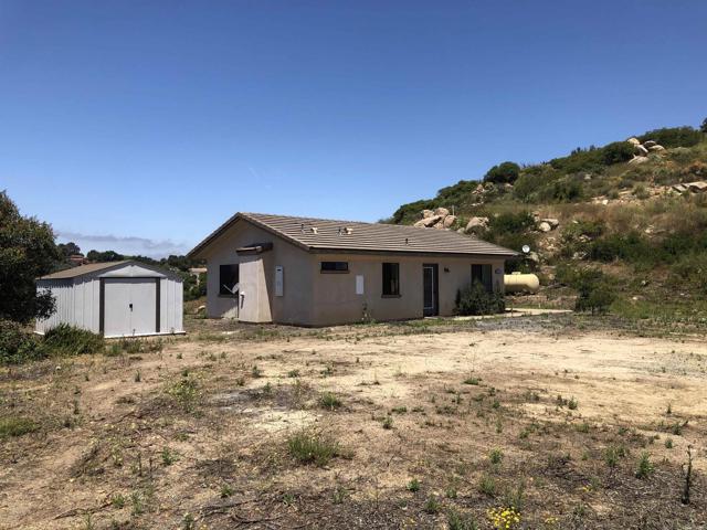 12465 Hillpoint Court, Valley Center CA: https://media.crmls.org/mediaz/90c94560-7e3e-4522-995d-38ac3146947b.jpg