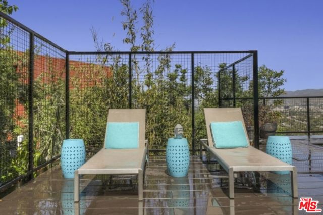 11462 LAURELCREST Road, Studio City CA: https://media.crmls.org/mediaz/90ca01b1-a5e0-4e34-9bed-fb8438feaf11.jpg