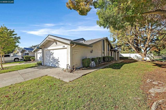 3716 Mesa Vista Dr, San Ramon CA: https://media.crmls.org/mediaz/90ca42b7-d40f-4ae7-bcc6-7312a7b47b7c.jpg