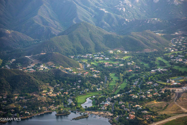 925 W Stafford Road, Thousand Oaks CA: https://media.crmls.org/mediaz/90cace61-5ff4-4ceb-a442-2df7852d8ebc.jpg