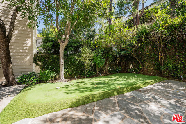 2370 Brookshire Lane, Los Angeles CA: https://media.crmls.org/mediaz/90cb21d4-1034-4264-93d9-85516075ca68.jpg