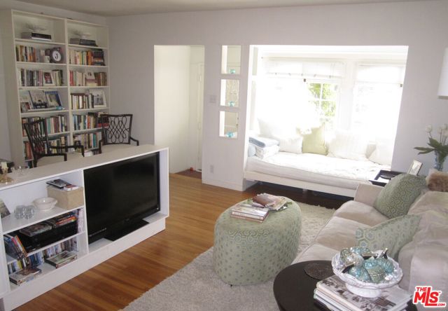 1301 Stanford St, Santa Monica CA: https://media.crmls.org/mediaz/90cb3297-044c-4f1f-8d6f-fab28420bbec.jpg