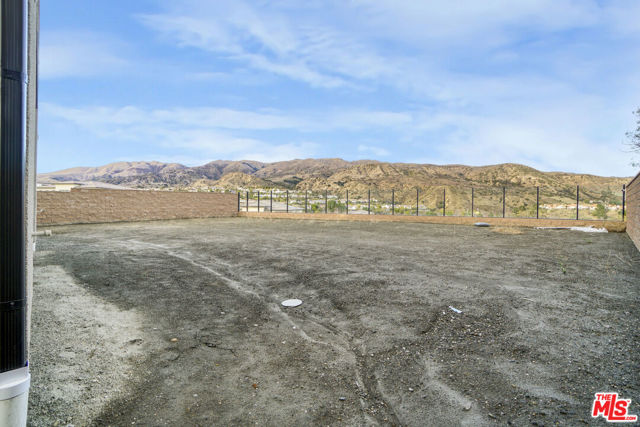 11848 N Hillsborough Lane, Porter Ranch CA: https://media.crmls.org/mediaz/90cb4f07-cda1-40ea-9023-8967c64daa49.jpg