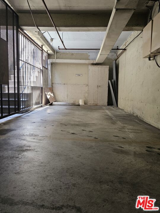 https://media.crmls.org/mediaz/90cbaea8-3f9f-49f1-954e-a45ee500ff92.jpg?preset=X-Large