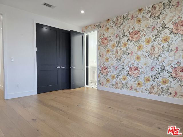 18026 Valley Vista Boulevard, Encino CA: https://media.crmls.org/mediaz/90cbc21c-b53b-456d-a4bb-19d27331bec5.jpg