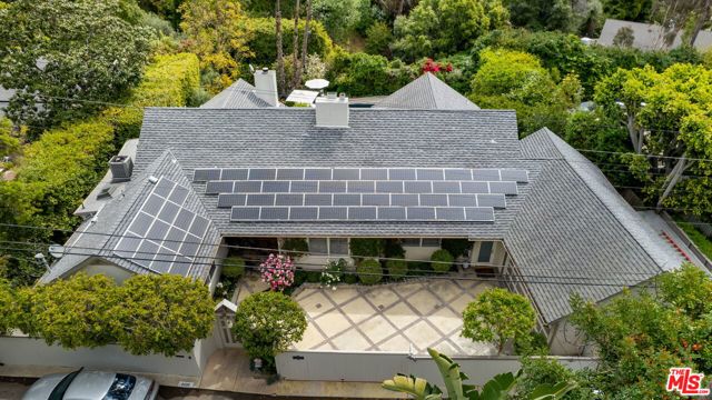 2660 Carman Crest Drive, Los Angeles CA: https://media.crmls.org/mediaz/90cc3018-c8ac-4520-b458-af65b69a5c56.jpg