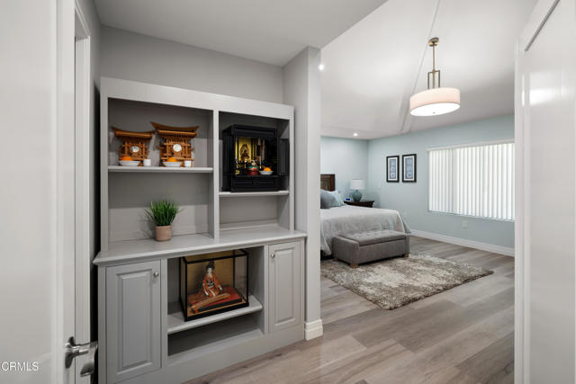 4428 Oakwood Avenue, La Canada Flintridge CA: https://media.crmls.org/mediaz/90cc8ccf-1f01-4193-90c4-6313527d6087.jpg