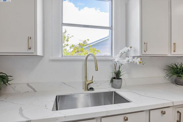 6831 Dairy Ave, Newark CA: https://media.crmls.org/mediaz/90cd15e9-9276-4222-b2bc-88bc56dcc50c.jpg