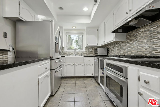 5527 Columbus Avenue, Sherman Oaks CA: https://media.crmls.org/mediaz/90cd4e61-b4dd-4cef-bbfe-00d1ee13959a.jpg
