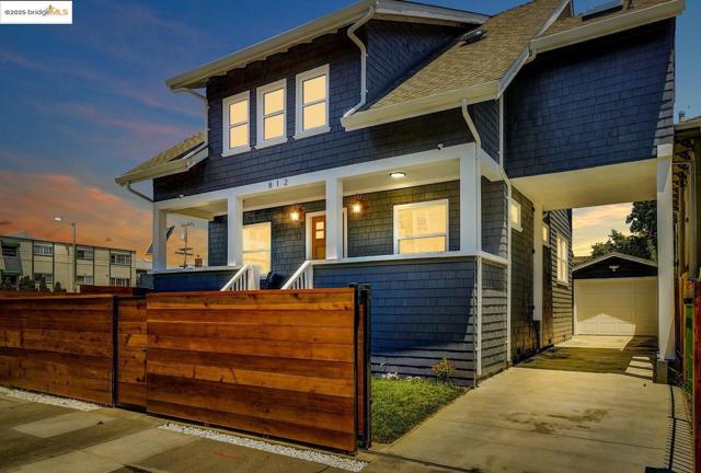 812 Foothill Blvd, Oakland CA: https://media.crmls.org/mediaz/90ce1213-bc7a-45f4-97e2-33bd281bc421.jpg