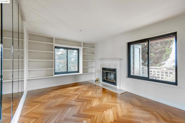 805 Red Leaf Court, San Francisco CA: https://media.crmls.org/mediaz/90ce80f2-5552-4430-8a51-00ca243d8f12.jpg