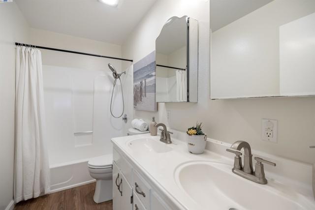 35344 Rutland Ct, Newark CA: https://media.crmls.org/mediaz/90ced633-c087-4194-8c3a-07f681684e87.jpg