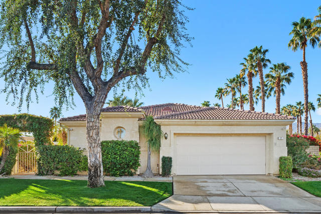 2 Vistara Drive, Rancho Mirage CA: https://media.crmls.org/mediaz/90cf25d1-0880-470f-bbbd-302b977fe43b.jpg