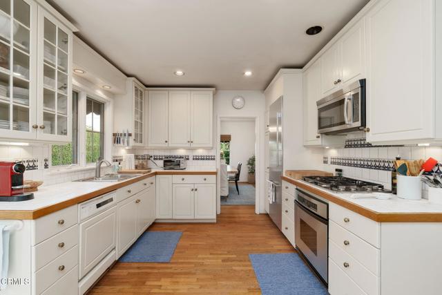 2228 Chapala Street, Santa Barbara CA: https://media.crmls.org/mediaz/90cf7318-61d8-480b-9d56-481a1e0a58da.jpg