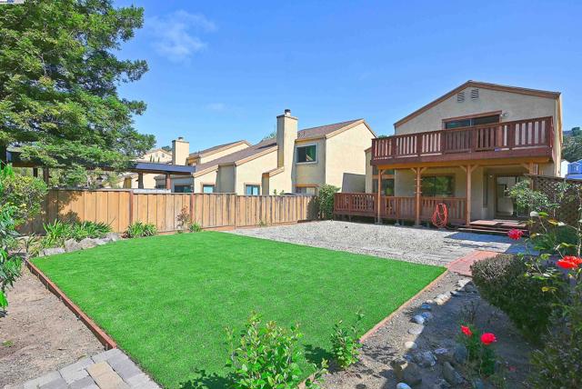28111 Ziele Creek Dr, Hayward CA: https://media.crmls.org/mediaz/90cf97ce-394d-4732-84ae-3e21d3944568.jpg