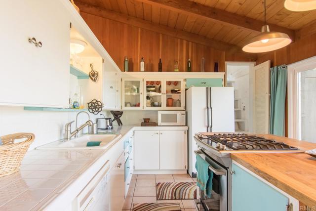 2112 Whispering Pines Drive, Julian CA: https://media.crmls.org/mediaz/90cfccdf-cd8f-4ba9-a704-dcf60bc808d0.jpg