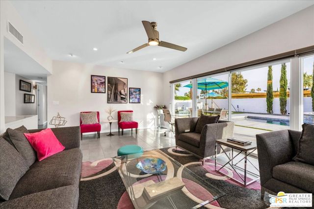 3351 E Paseo Barbara, Palm Springs CA: https://media.crmls.org/mediaz/90d03d0d-ae5d-4e13-ab1d-5febcc16fd9c.jpg