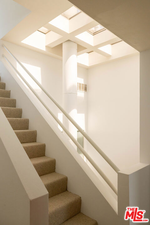 2408 34th Street, Santa Monica CA: https://media.crmls.org/mediaz/90d06b29-2db1-4c34-bd69-32d6d8157e84.jpg