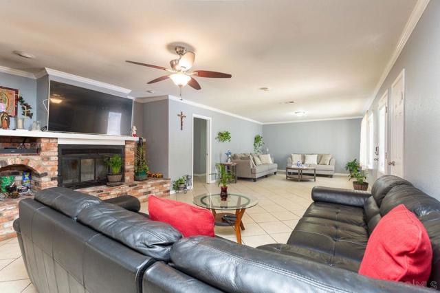 1339 Windsong Ln, Escondido CA: https://media.crmls.org/mediaz/90d07868-f7d9-4692-9e1b-096ce87c00ee.jpg