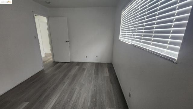 9220 Bancroft Ave, Oakland CA: https://media.crmls.org/mediaz/90d0d909-a2a7-43b0-b6ec-7785734326db.jpg