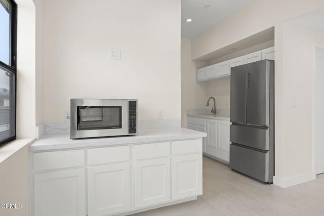 1194 Kingston Lane, Ventura CA: https://media.crmls.org/mediaz/90d29ccd-18db-4aa8-80bb-333b4af97327.jpg