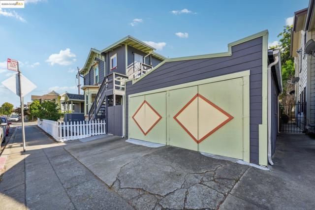 1549 5Th Ave, Oakland CA: https://media.crmls.org/mediaz/90d2c2b0-cc7f-49b0-993f-1d51584e81ad.jpg
