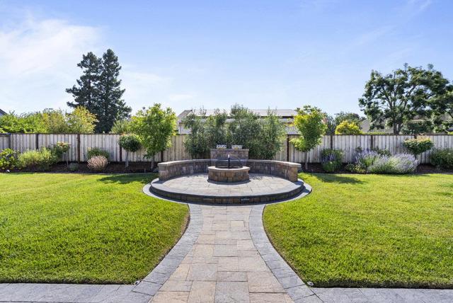 2721 Grayson Street, Hollister CA: https://media.crmls.org/mediaz/90d3a06a-2fff-4493-8a76-580a1d6abb80.jpg